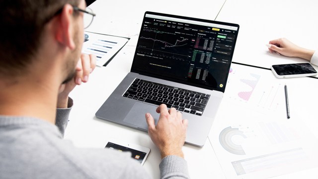 How Dynamic Pricing Can Boost Your WooCommerce Sales 1 pexels artem podrez 5716016