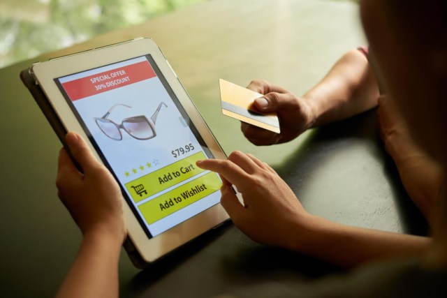 WooCommerce Flat Rate Shipping: How To Setup with Plugins 1 Showcase Shipping Rates in Your Shopping Cart